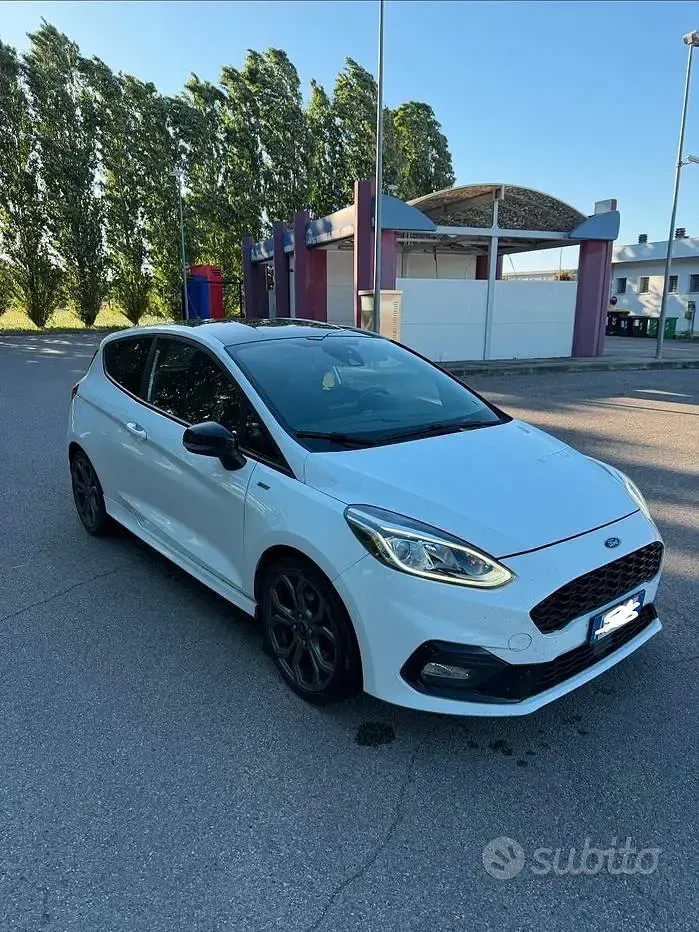 Usata Ford Fiesta ST-Line 86 CV (63 kW) 2018 Bianco Utilitaria