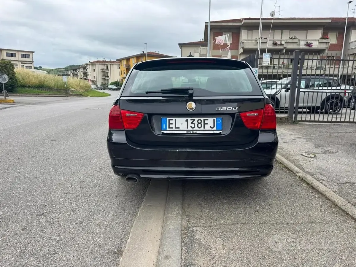 Usata BMW 320 184 CV (135 kW) 2012 Nero Station wagon