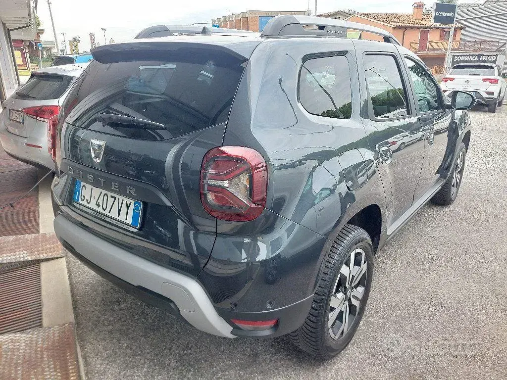 Usata Dacia Duster Prestige 101 CV (74 kW) 2022 Grigio scuro metallizzato SUV