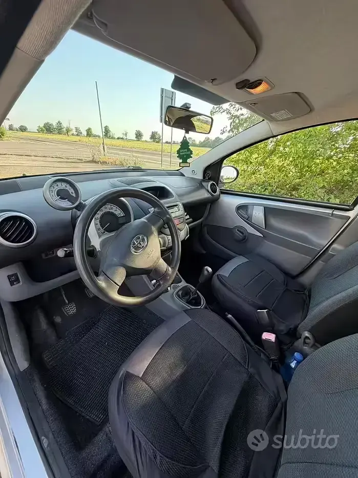 Usata Toyota Aygo 68 CV (50 kW) 2006 Grigio Utilitaria