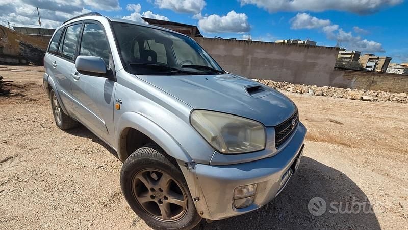 Usata Toyota RAV4 116 CV (85 kW) 2004 Grigio SUV