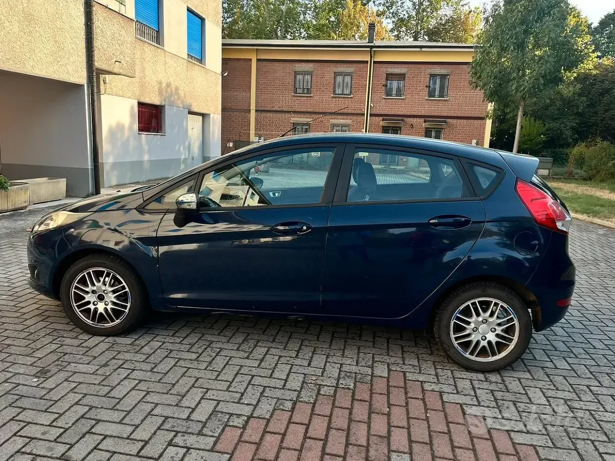 Usata Ford Fiesta 97 CV (71 kW) 2014 Bluazzurro Utilitaria