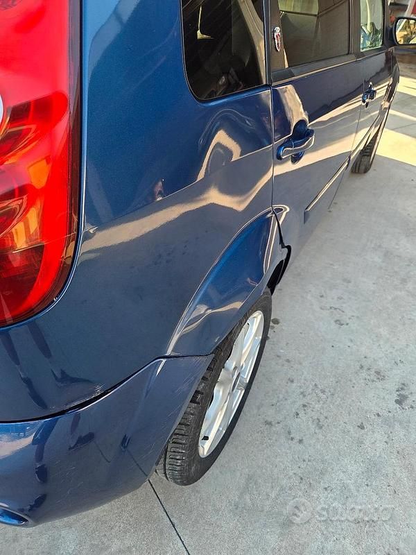 Usata Ford Fiesta Ghia 68 CV (50 kW) 2008 Utilitaria