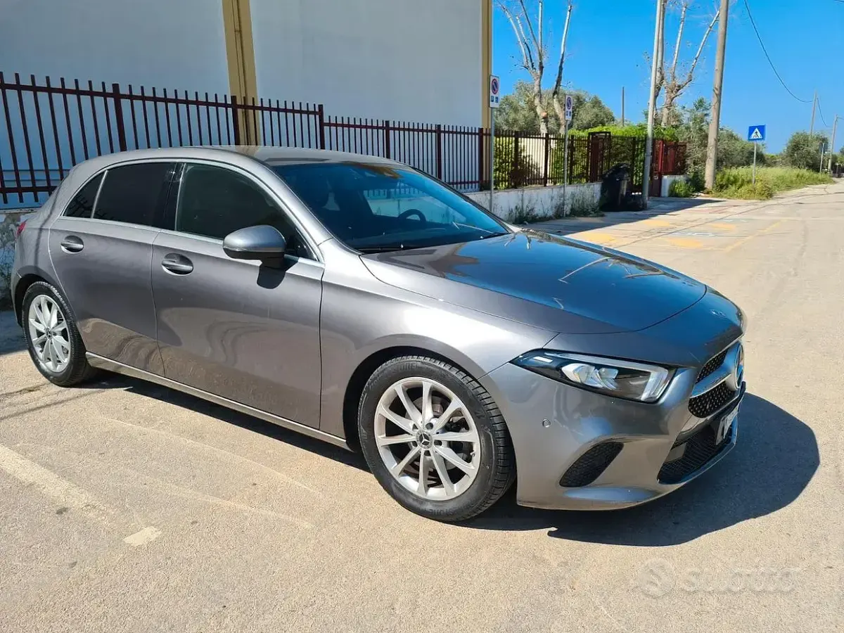 Usata Mercedes A180 136 CV (100 kW) 2019 Grigio Berlina