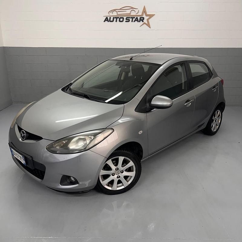 Usata Mazda 2 75 CV (55 kW) 2009 Oro Utilitaria