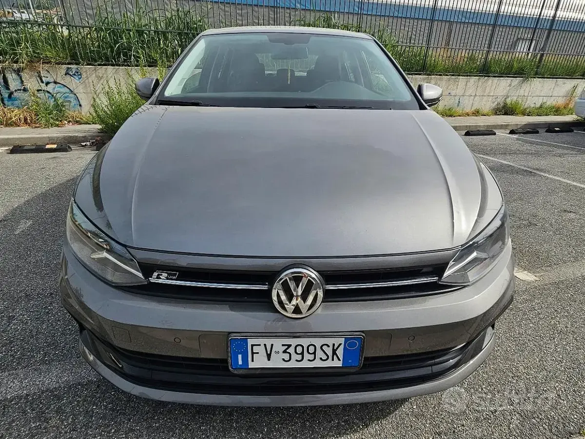 Usata VW Polo R-line 95 CV (69 kW) 2019 Grigio Utilitaria
