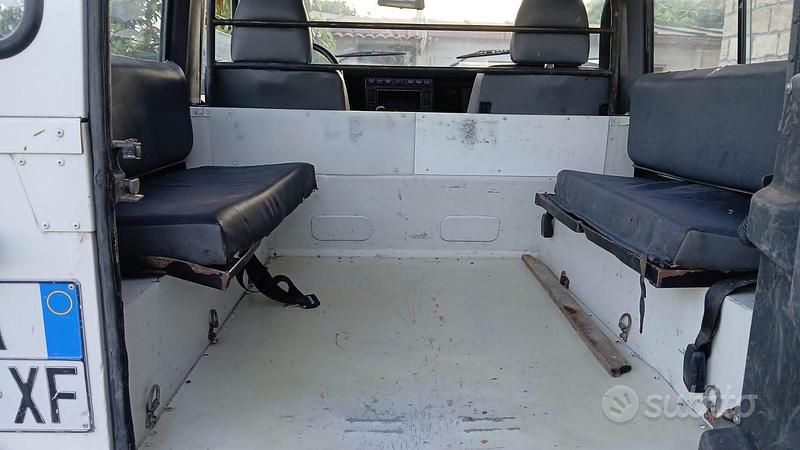 Usata Land Rover Defender 122 CV (89 kW) 2005 Bianco SUV