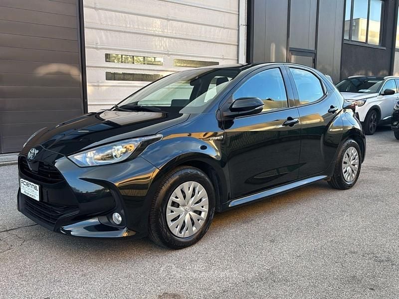 Usata Toyota Yaris Hybrid Business Edition 116 CV (85 kW) 2021 Nero Berlina