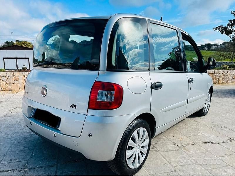 Usata Fiat Multipla 120 CV (88 kW) 2010 Grigio Monovolume