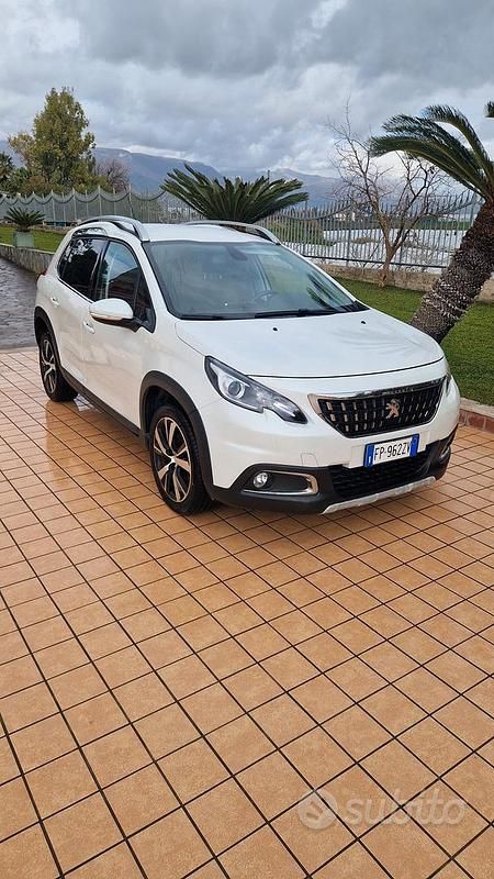 Usata Peugeot 2008 Allure 120 CV (88 kW) 2018 Bianco SUV