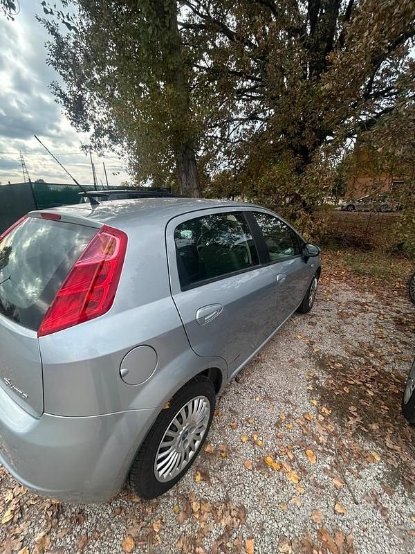 Usata Fiat Grande Punto 65 CV (47 kW) 2005 Grigio Utilitaria
