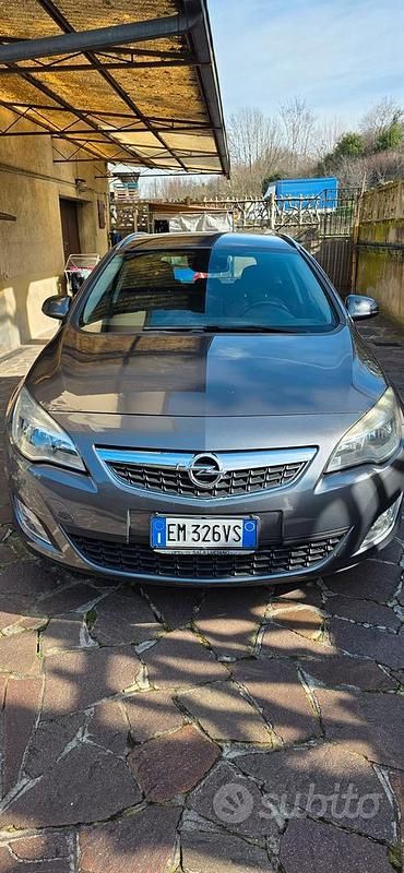 Usata Opel Astra Cosmo 125 CV (91 kW) 2012 Grigio Station wagon