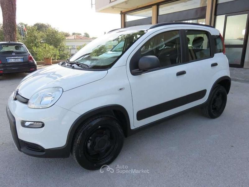 Usata Fiat Panda 4x4 S 85 CV (62 kW) 2020 Bianco pastello Utilitaria