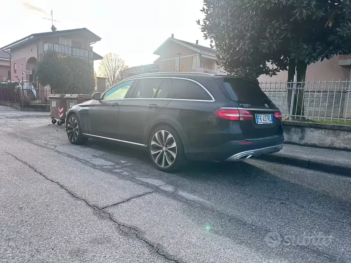 Usata Mercedes E220 All-Terrain 194 CV (142 kW) 2017 Nero Station wagon