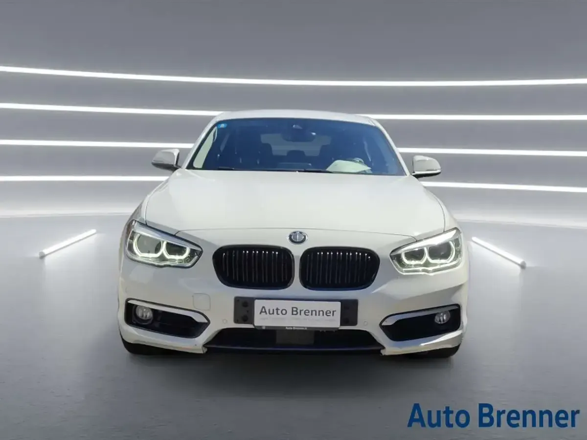 Usata BMW 120 Sport Line 190 CV (139 kW) 2016 Bianco Utilitaria