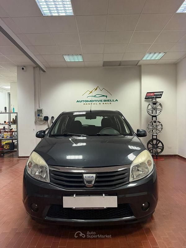 Begagnad Dacia Sandero 75 HK (55 kW) 2009 Grå Sedan