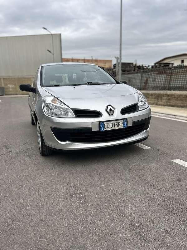Usata Renault Clio II 75 CV (55 kW) 2007 Berlina