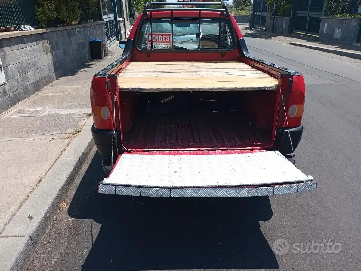 Usata Fiat Strada 69 CV (50 kW) 2000 Rosso Pick-up