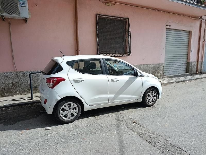 Bianco Usata 2016 Hyundai i10 Due volumi | 5000 € (Ottimo prezzo) - Immagine 1/4