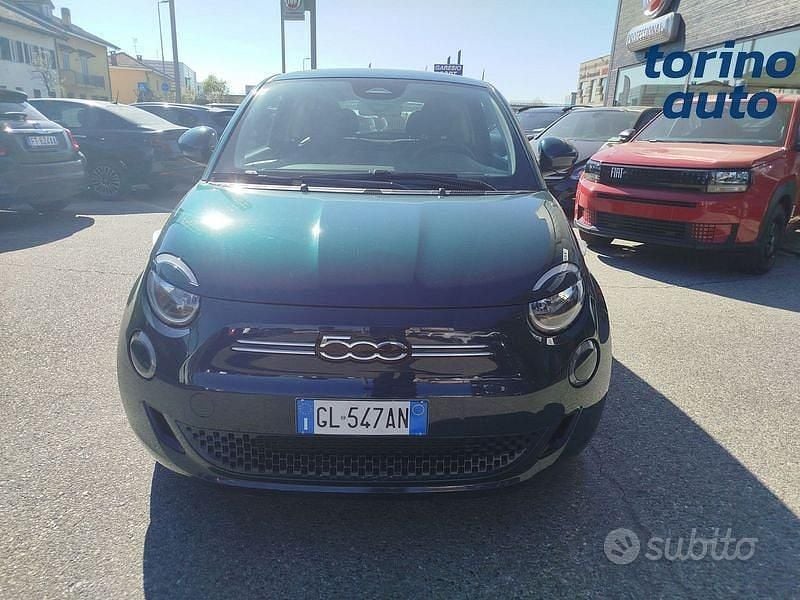 Używany Fiat 500e Red 69 kW (95 KM) 2022 Niebieski Sedan/Limuzyna