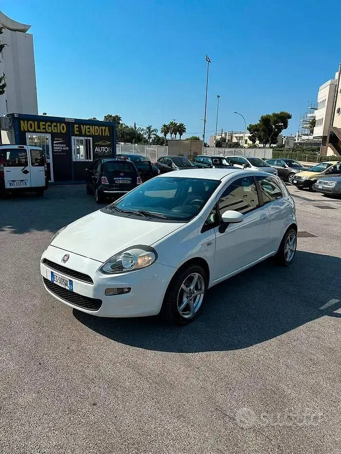 Usata Fiat Punto Lounge 69 CV (50 kW) 2013 Bianco Utilitaria