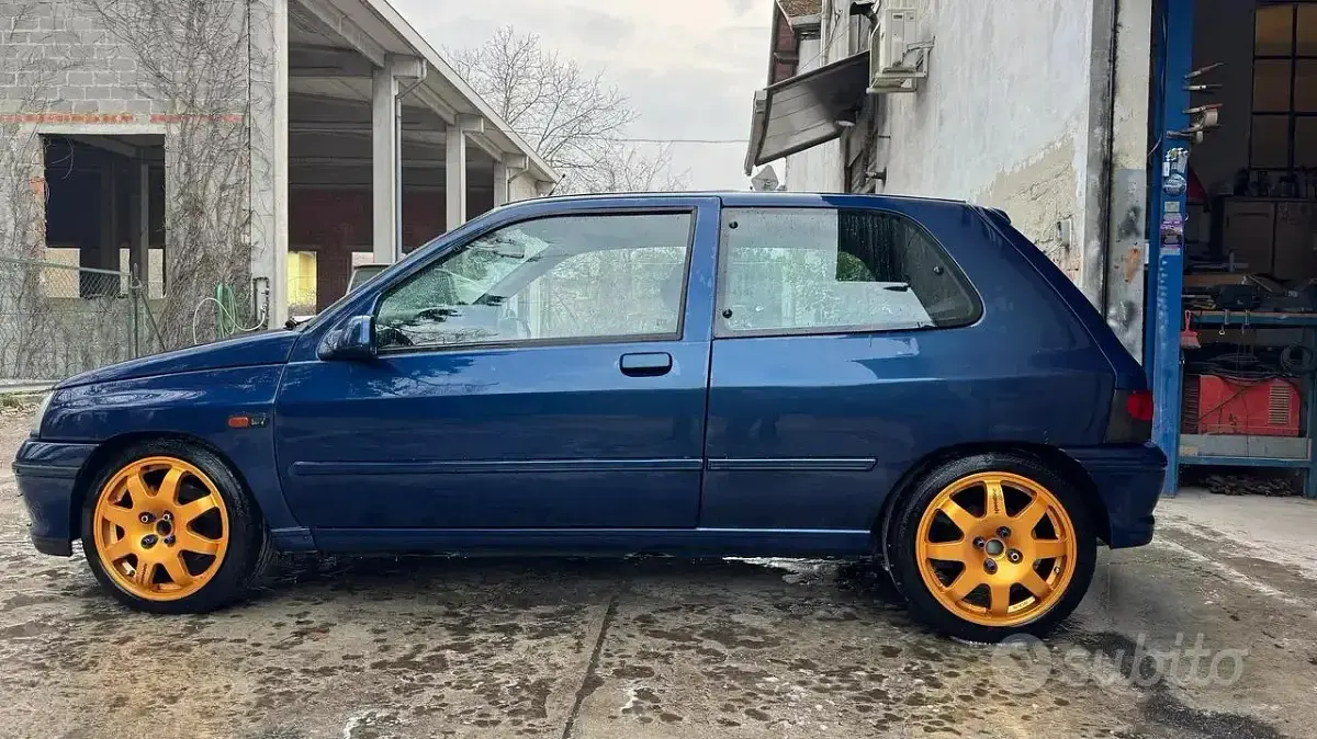 Usata Renault Clio 135 CV (99 kW) 1993 Blu/azzurro Utilitaria