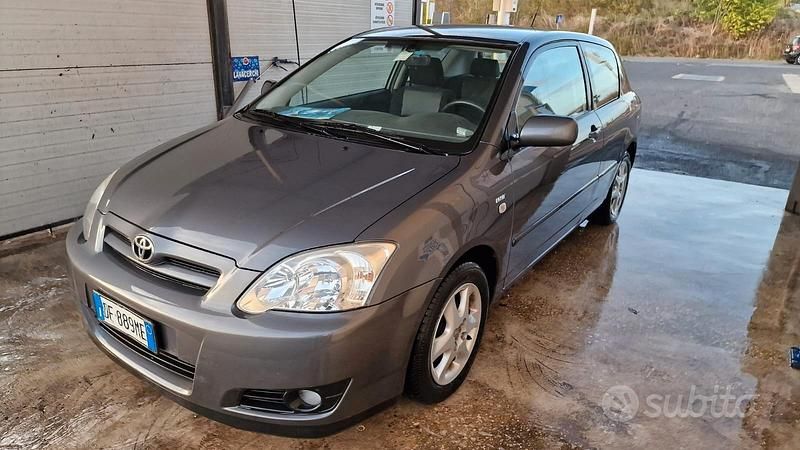 Usata Toyota Corolla 90 CV (66 kW) 2006 Grigio Utilitaria