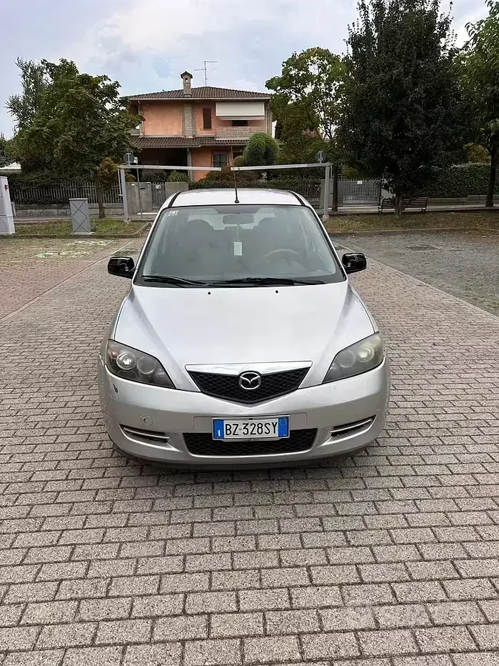 Usata Mazda 2 75 CV (55 kW) 2006 Grigio Utilitaria