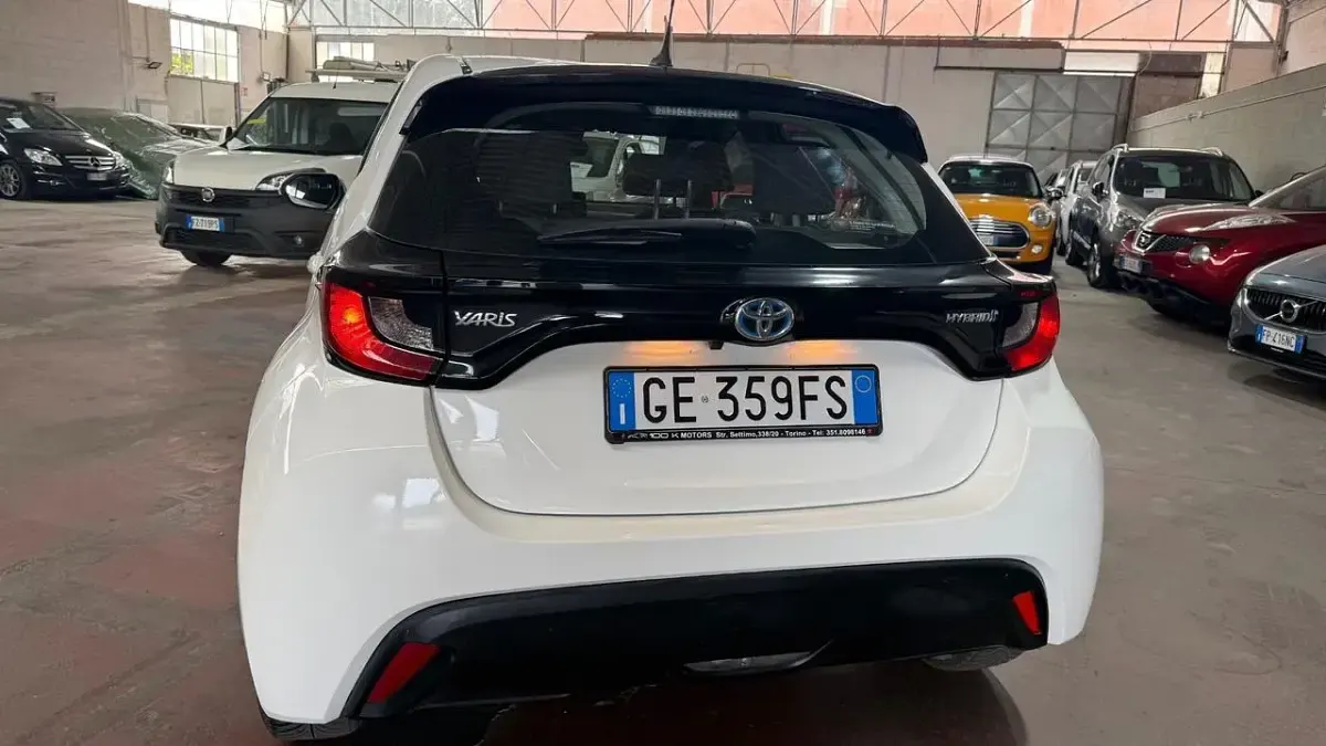 Usata Toyota Yaris Hybrid Business Edition 92 CV (67 kW) 2021 Bianco Berlina