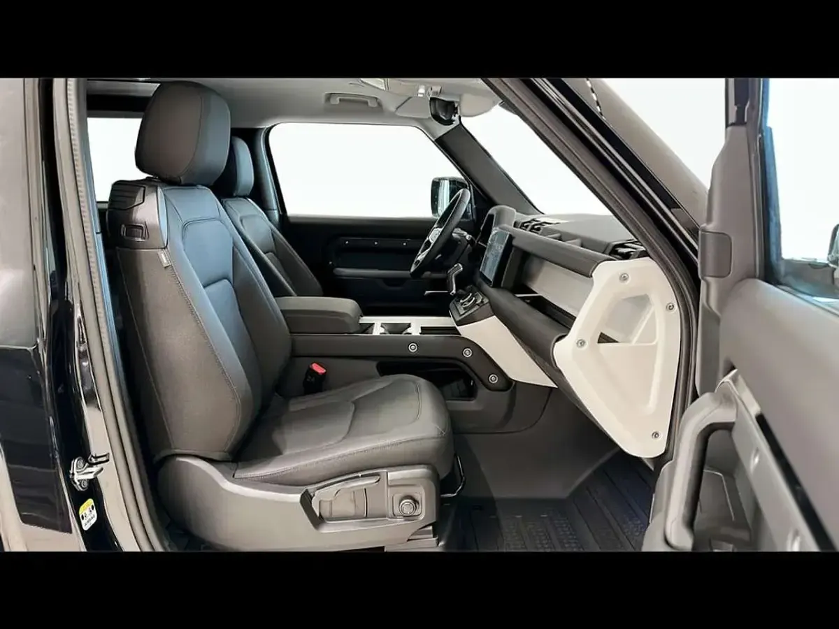 Nuova Land Rover Defender S 200 CV (147 kW) 2026 Santorini black SUV