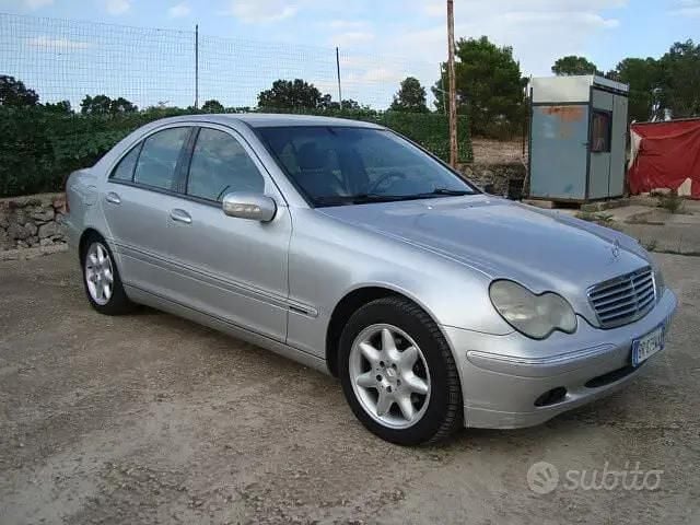 Usata Mercedes C200 Elegance 163 CV (119 kW) 2001 Grigio Berlina