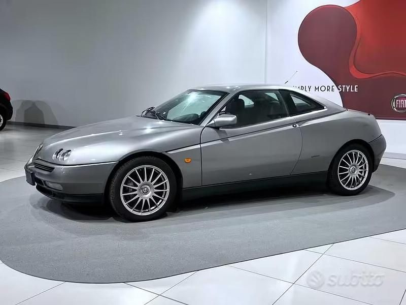 Usata Alfa Romeo GTV 220 CV (161 kW) 1997 Grigio Coupé
