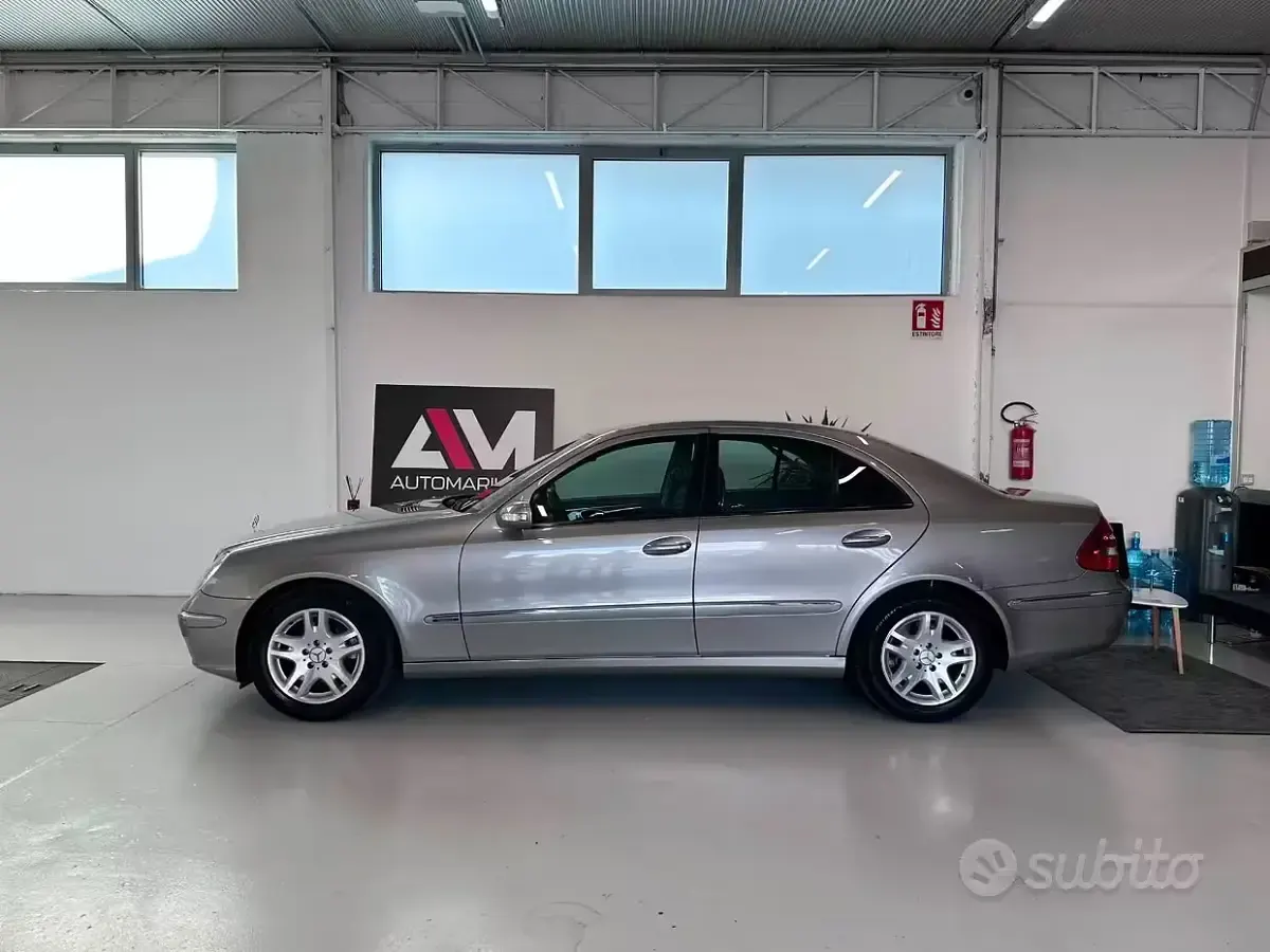 Usata Mercedes E280 Elegance 177 CV (130 kW) 2004 Grigio Berlina