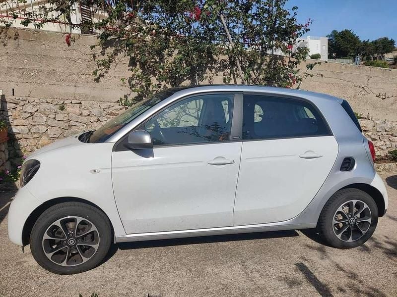 Bianco Usata 2015 Smart ForFour Passion Utilitaria | 6499 € (Ottimo prezzo) - Immagine 1/3
