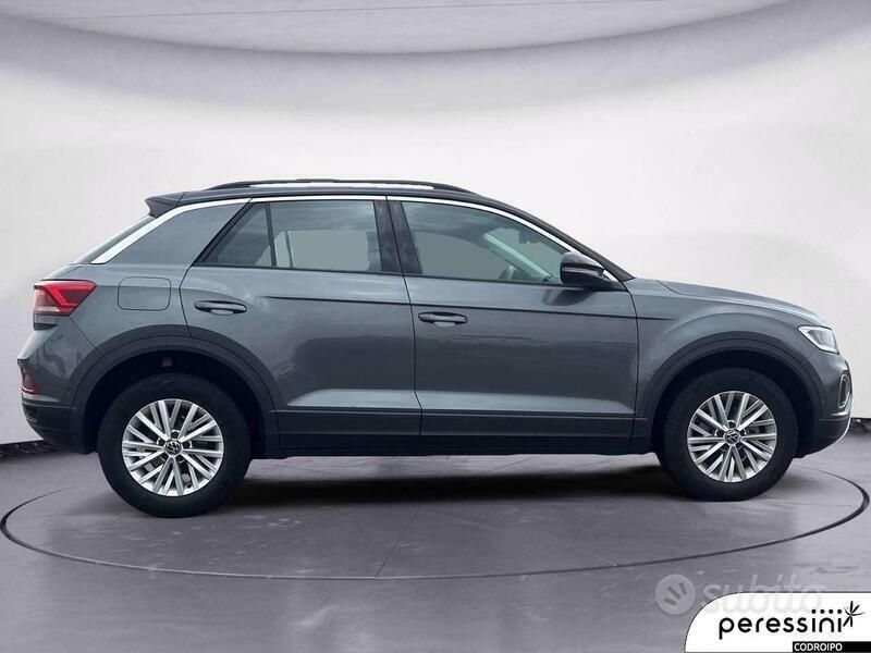 Usata VW T-Roc Life 150 CV (110 kW) 2024 Grigio SUV