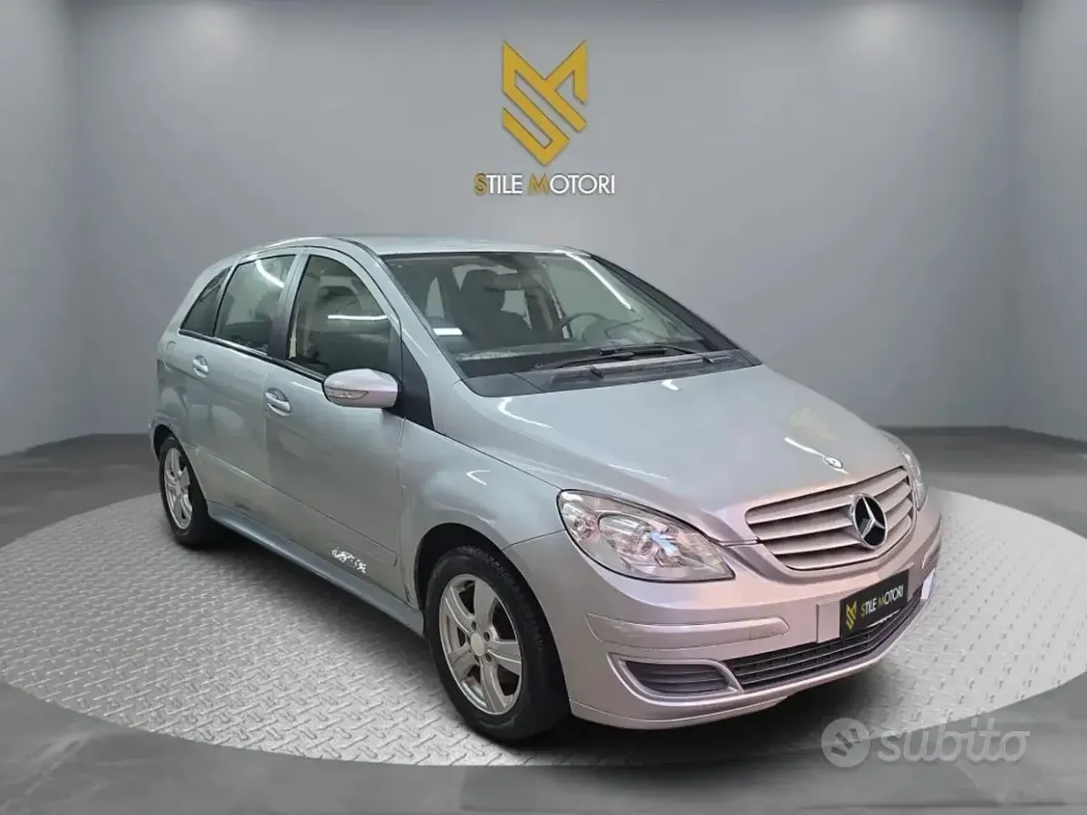 Begagnad Mercedes 180 109 HK (80 kW) 2008 Vit Sedan