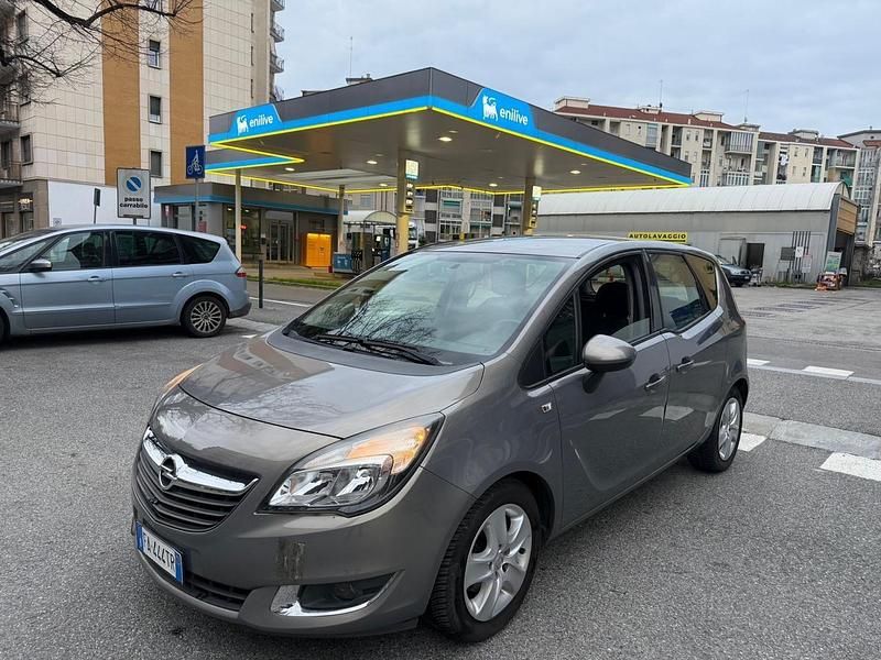 Usata Opel Meriva 119 CV (87 kW) 2015 Argento Monovolume