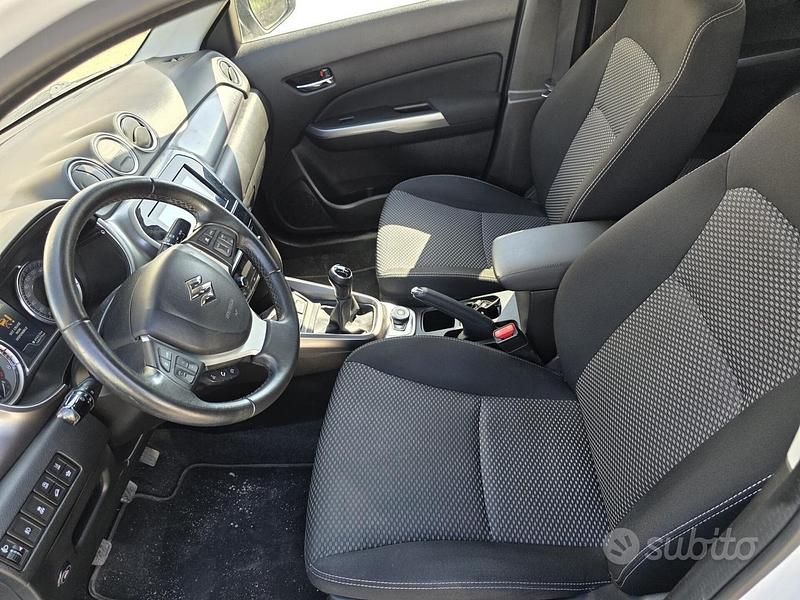 Usata Suzuki Vitara 111 CV (81 kW) 2020 Bianco SUV
