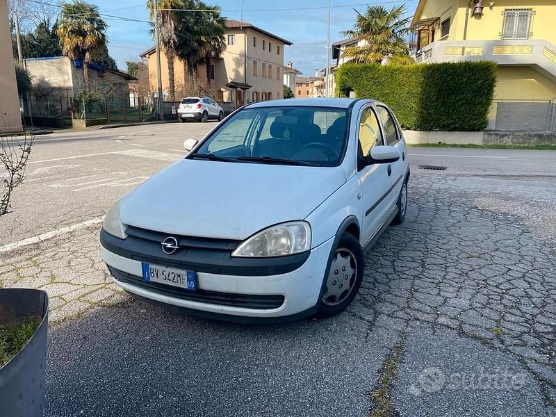 Usata Opel Corsa 75 CV (55 kW) 2001 Bianco Utilitaria