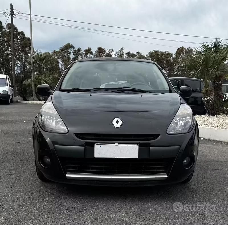 Usata Renault Clio II 75 CV (55 kW) 2010 Nero Berlina