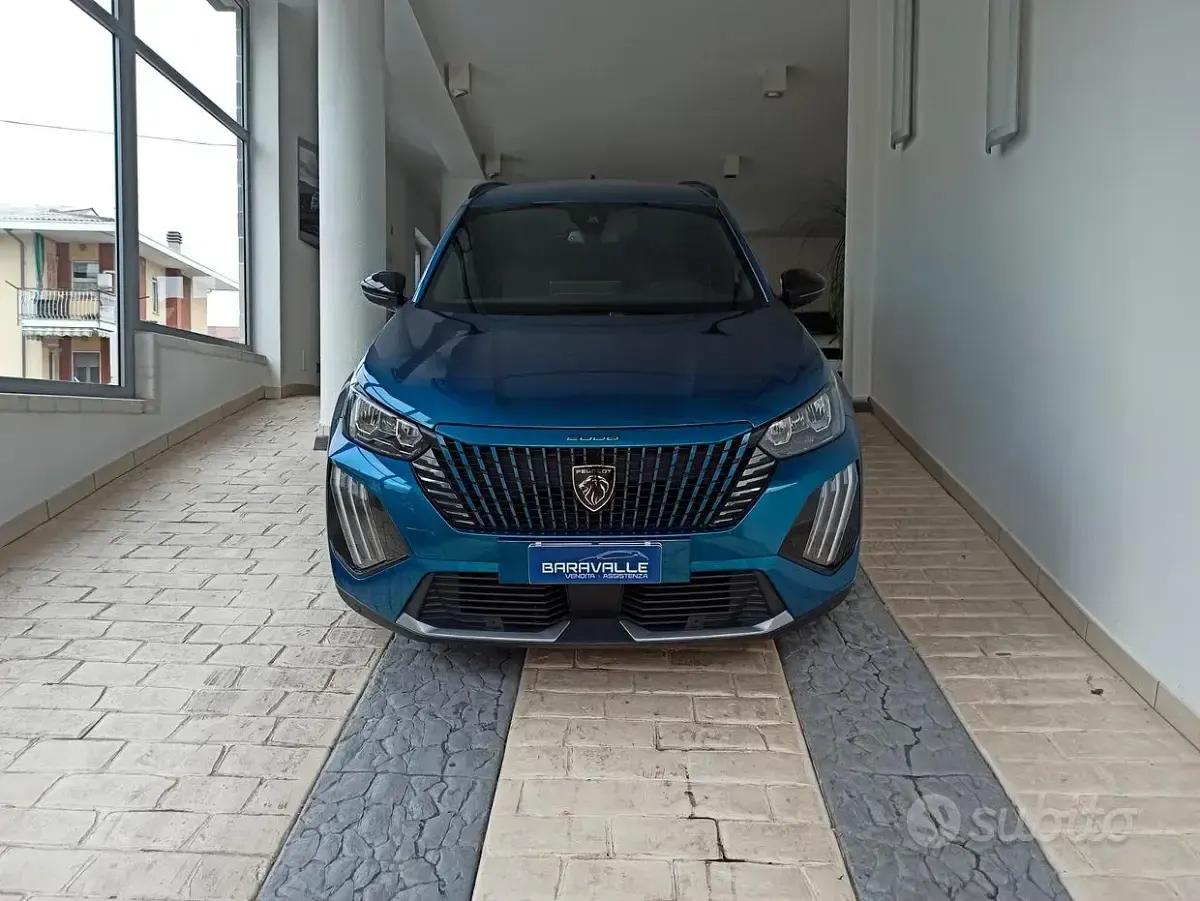 Usata Peugeot 2008 Allure 101 CV (74 kW) 2025 Blu SUV