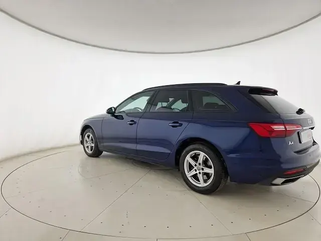 Käytetty Audi A4 Business 163 HP (119 kW) 2020 Sininen Farmari