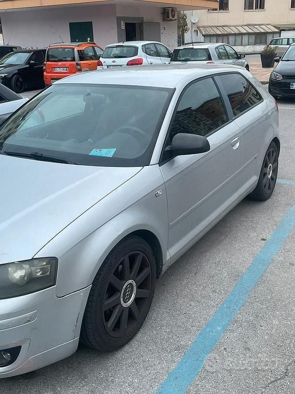 Grigio Usata 2005 Audi A3 Due volumi | 1000 € (Super prezzo) - Immagine 1/4