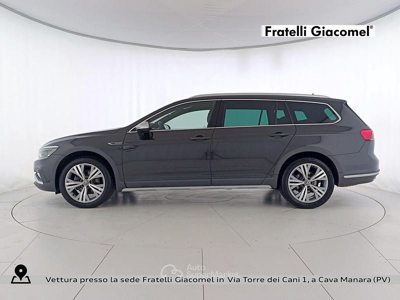 Usata VW Passat Alltrack 200 CV (147 kW) 2023 Grigio Station wagon