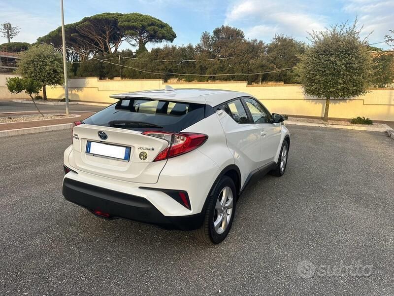 Usata Toyota C-HR Business Edition 98 CV (72 kW) 2019 Bianco SUV