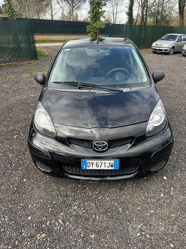 Usata Toyota Aygo 67 CV (49 kW) 2009 Nero Utilitaria