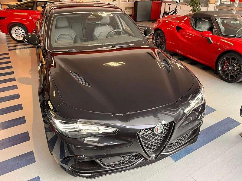Nuova Alfa Romeo Giulia Quadrifoglio 520 CV (382 kW) 2025 Nero etna Berlina