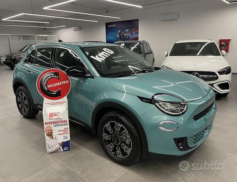 Nuova Fiat 600 Comfort 136 CV (100 kW) 2025 Blu SUV