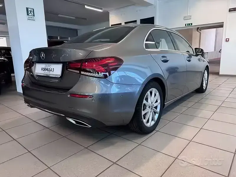 Usata Mercedes A180 136 CV (100 kW) 2020 Grigio Berlina
