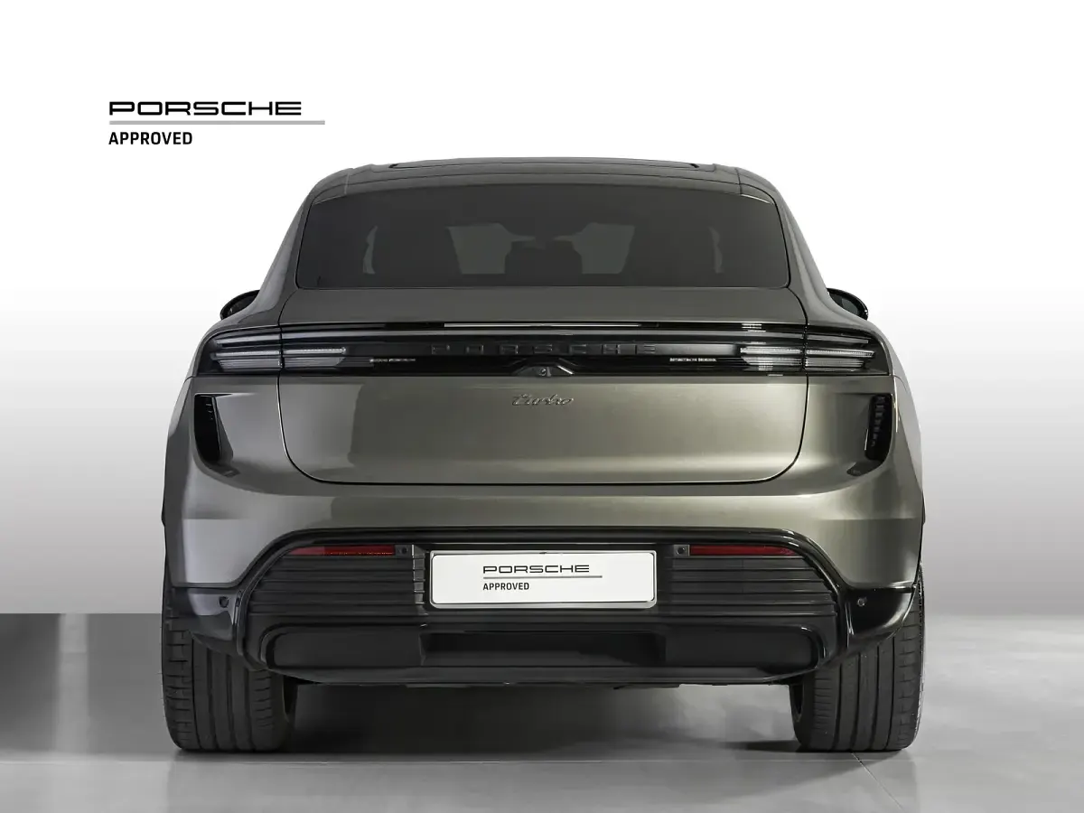 Usata Porsche Macan Turbo 469 kW (639 CV) 2024 U4 verde aventurine metallizzato SUV